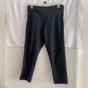 Champion Black Athletic capri Leggings with pockets on sides.